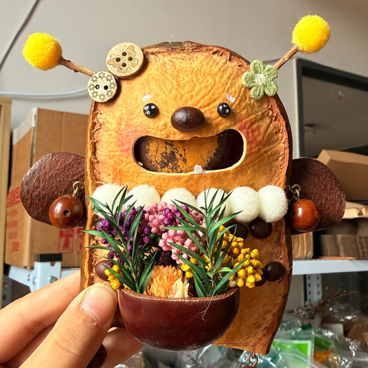 Honey Bee Bloom Handmade Pod Doll — Open-Mouth Dried Flower Garden Edition