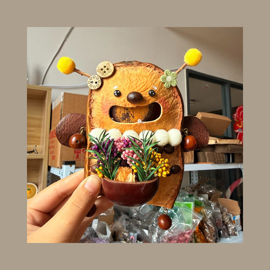 Honey Bee Bloom Handmade Pod Doll — Open-Mouth Dried Flower Garden Edition